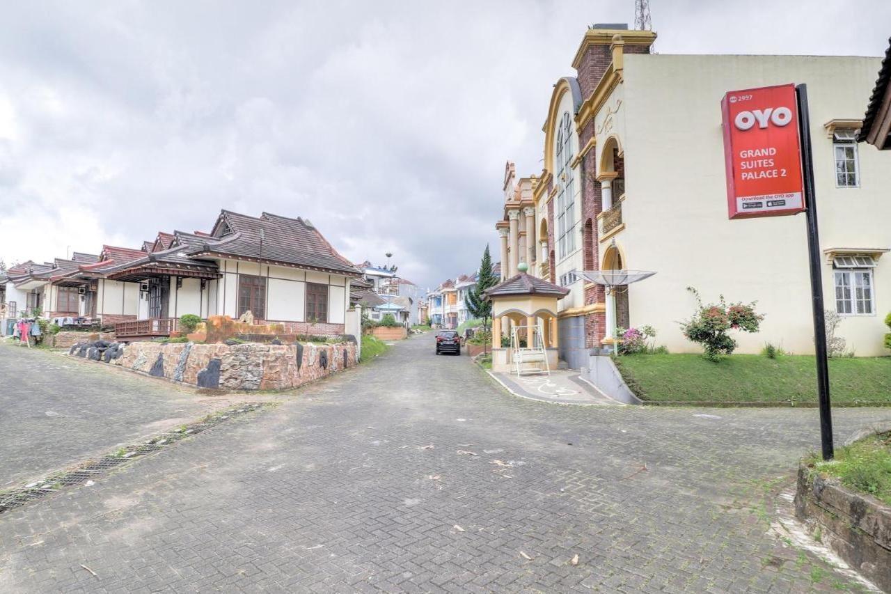 Oyo 2997 Grand Suites Palace 2 Sindanglaya Exterior photo
